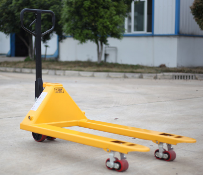 石家莊小區(qū)封控，手動叉車搬運生活用品緩解壓力